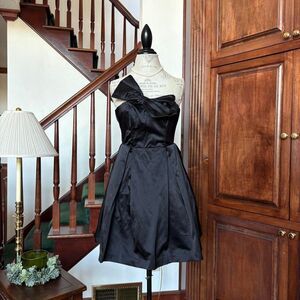 Black satin Bow Bubble Mini Babydoll Strapless dress Size 2 Kate Young